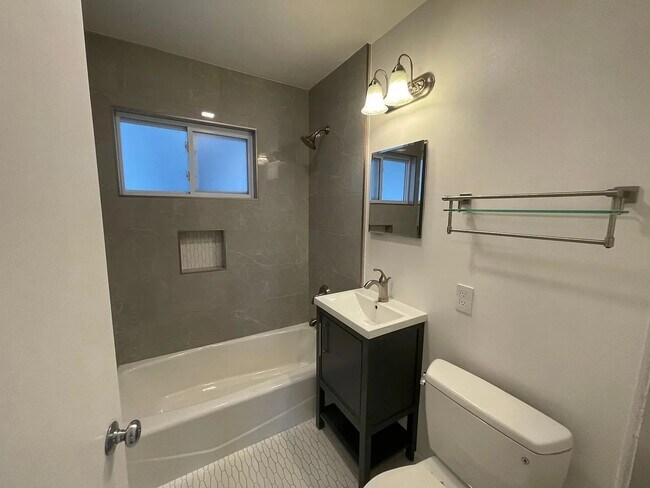 Building Photo - 1260 17th Ave