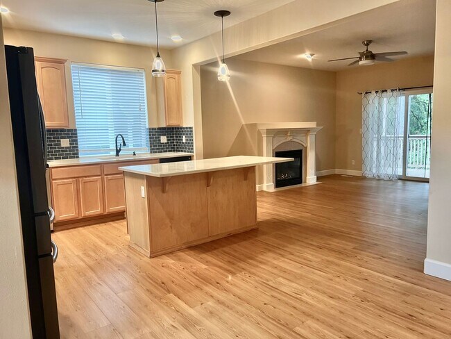 Building Photo - Must See! Beautiful 3bd/ + Bonus Rm/2.5 bath/ Primary Bed on Main/ /Heat Pump/Updated Features