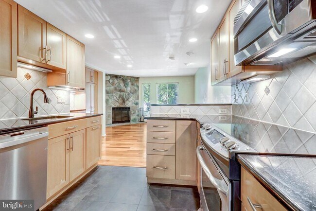 Building Photo - 5707 Waters Edge Landing Court