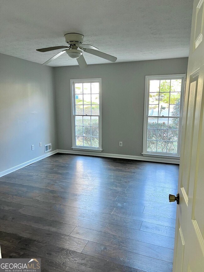 Building Photo - 3990 Rocmar Dr