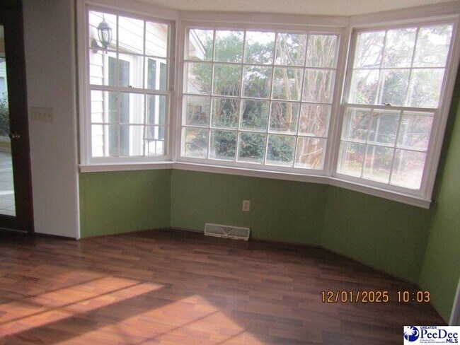 Building Photo - 864 Thunderbird Dr