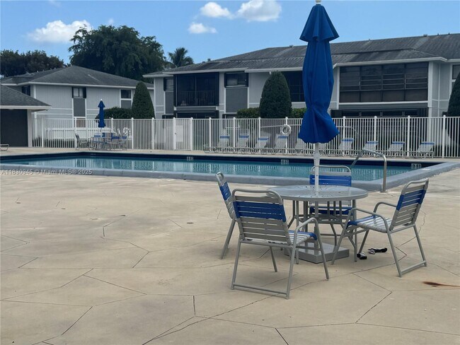 Building Photo - 9701 Hammocks Blvd