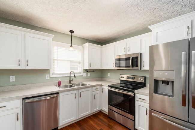 Building Photo - 1383 Pansy St