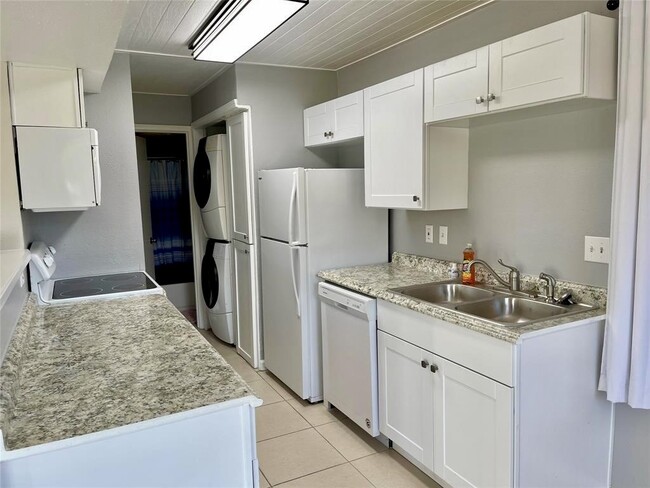 Building Photo - 2750 Holly Hall St