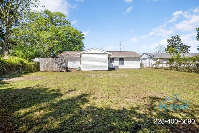 Building Photo - 218 Dogwood Dr
