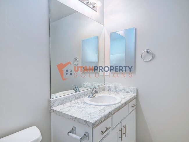 Building Photo - 992 W 380 S