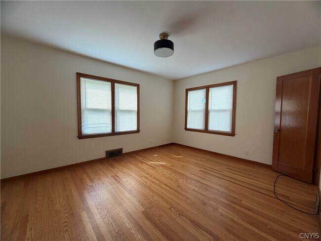 Building Photo - 50 New Hartford St