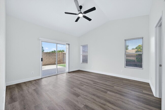 Building Photo - 2481 S Karen Dr