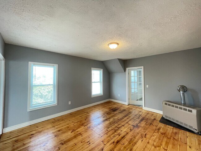 Building Photo - 357 Wilson St