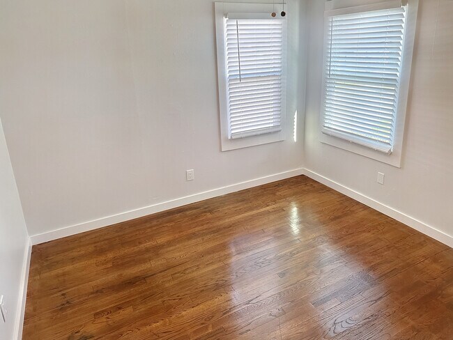 Building Photo - 3221 NE 16th St