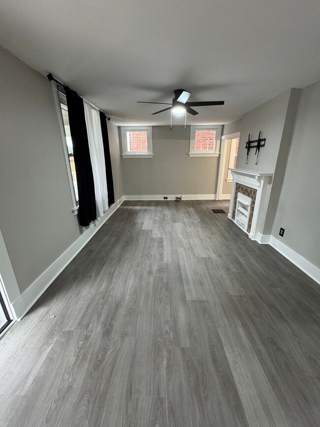 Building Photo - 3 Bedroom 1.5 Bath in Dormont!