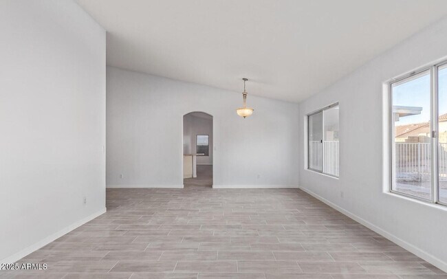 Building Photo - 4758 E Villa Maria Dr