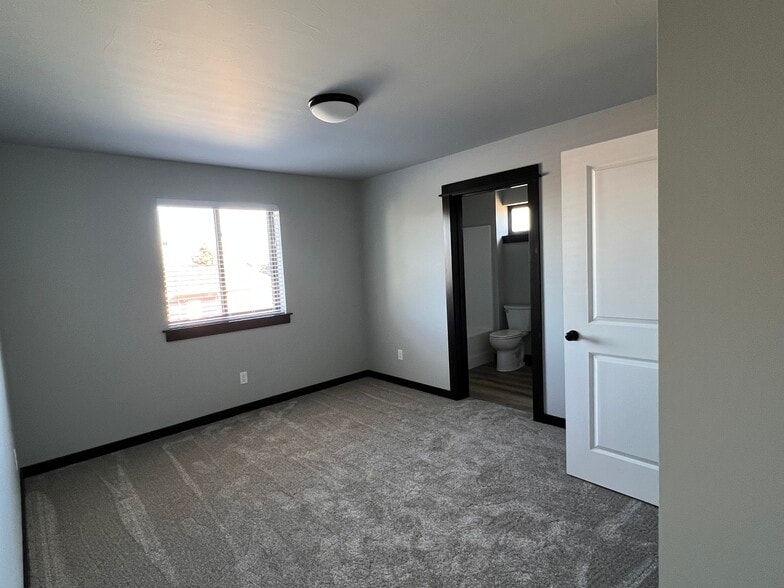 Building Photo - 205 Stiles Ave