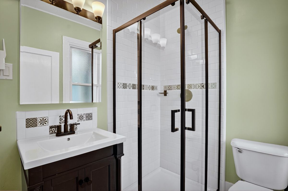 Building Photo - 3225 Mary St