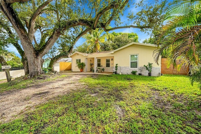 Building Photo - 4540 SW 26th Terrace