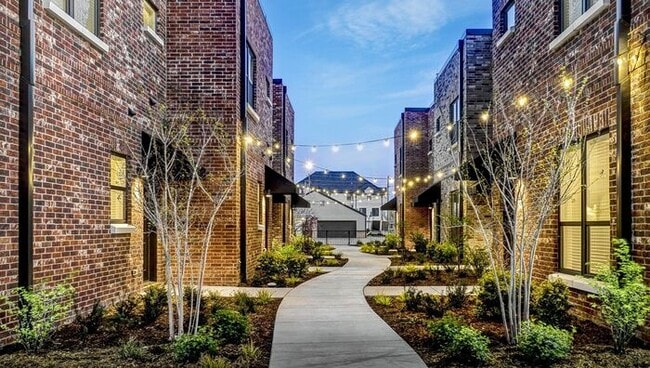 Building Photo - 517 E B St