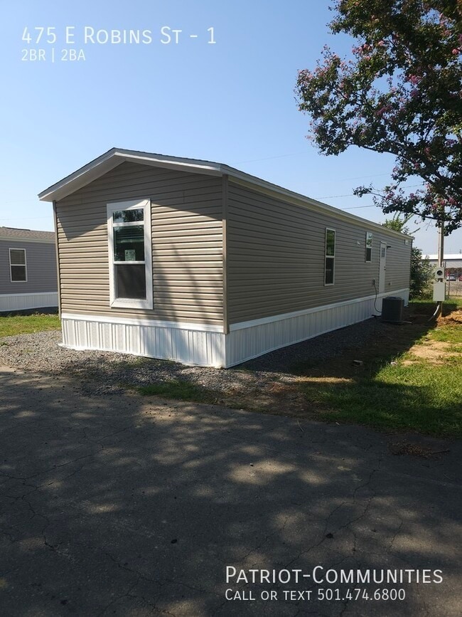 Building Photo - 475 E Robins St