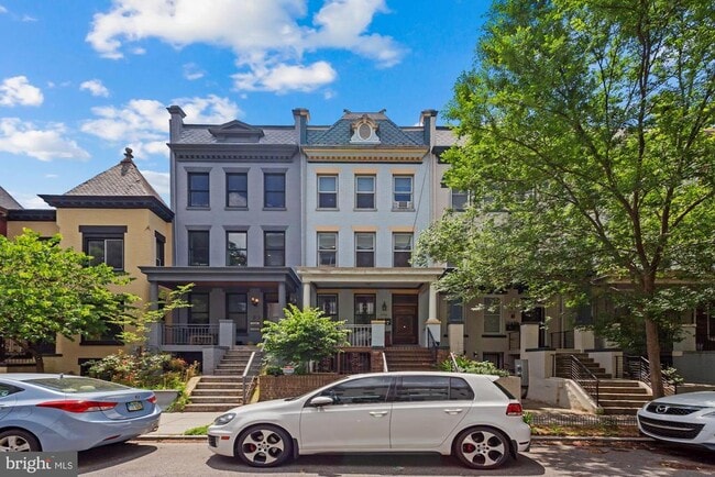 Building Photo - 1116 Monroe St NW