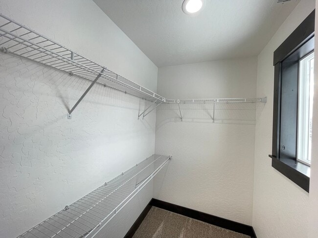 Building Photo - Brand New Hayden Townhome