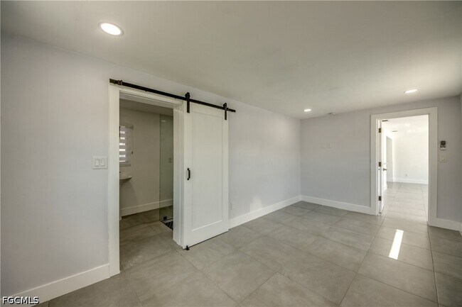 Building Photo - 4312 S Pacific Cir