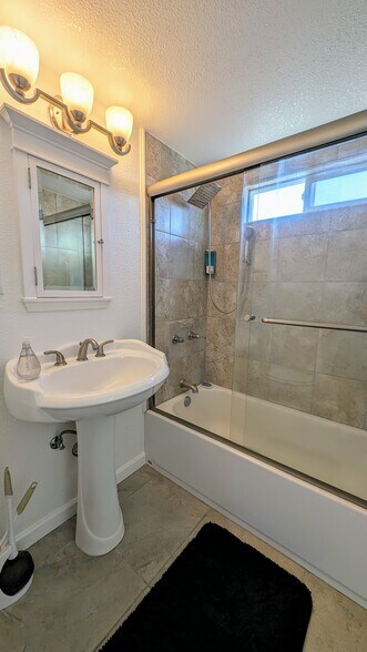 Building Photo - 72404 Cactus Dr