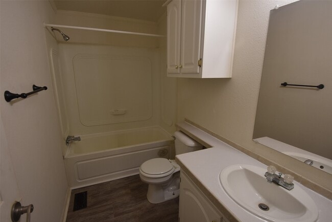 Building Photo - 10007 Elderberry Park Ln