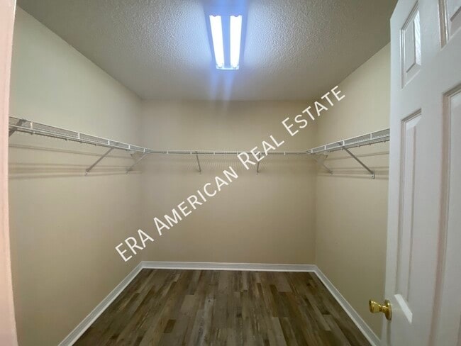 Building Photo - 6909 Leisure St