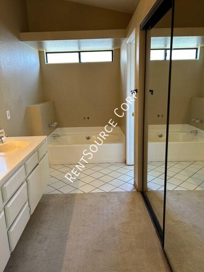 Building Photo - 4663 Cocina Ln