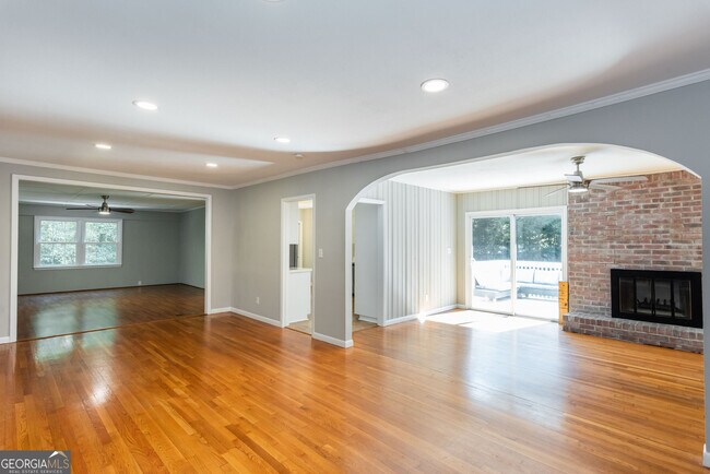 Building Photo - 80 Pinehurst Ln