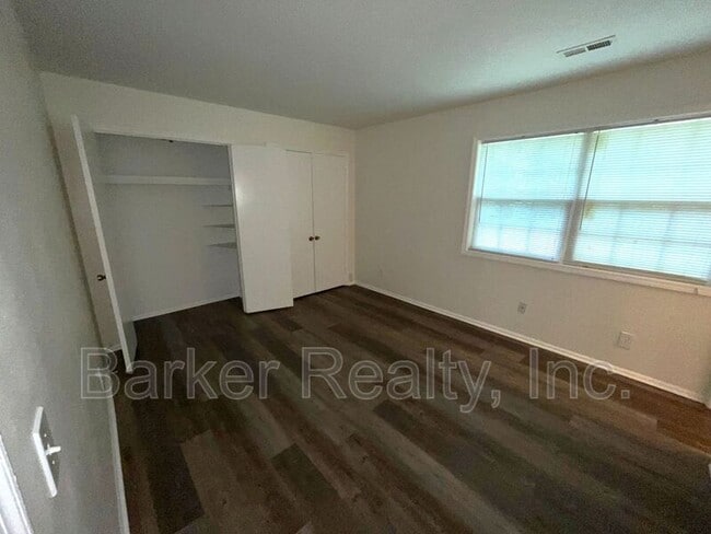 Building Photo - 7520 Stuart Dr