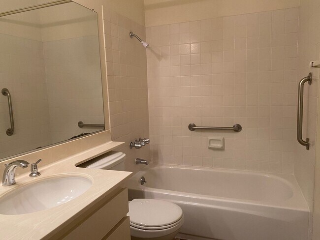 Building Photo - 2 Bedroom TownHome