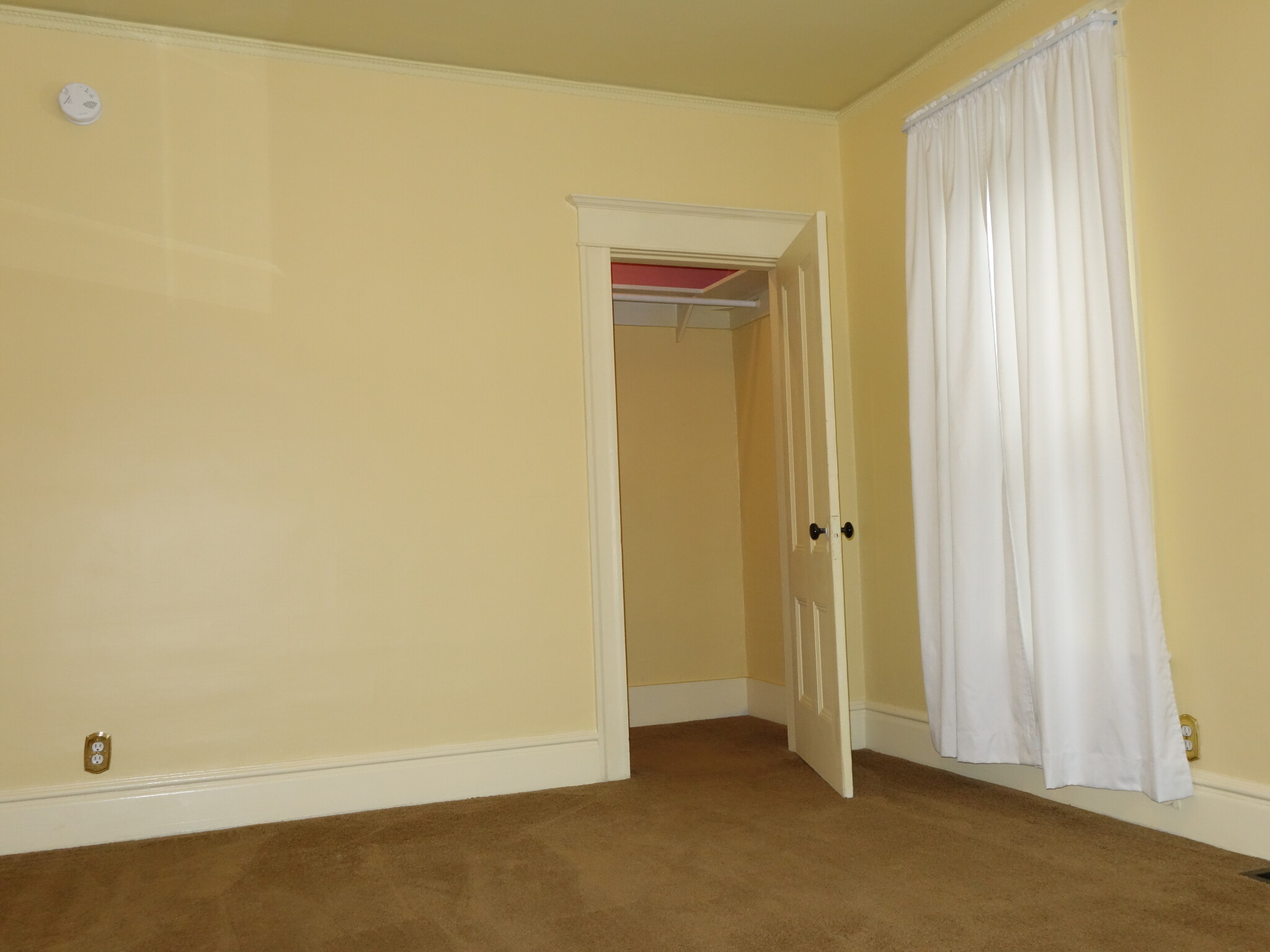 front bedroom, facing south - 30 NE Stanton St