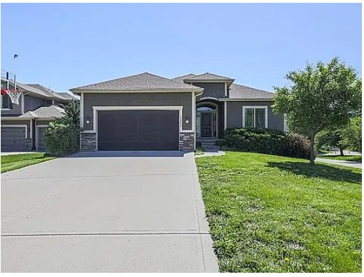Building Photo - 1301 NE Country Ln