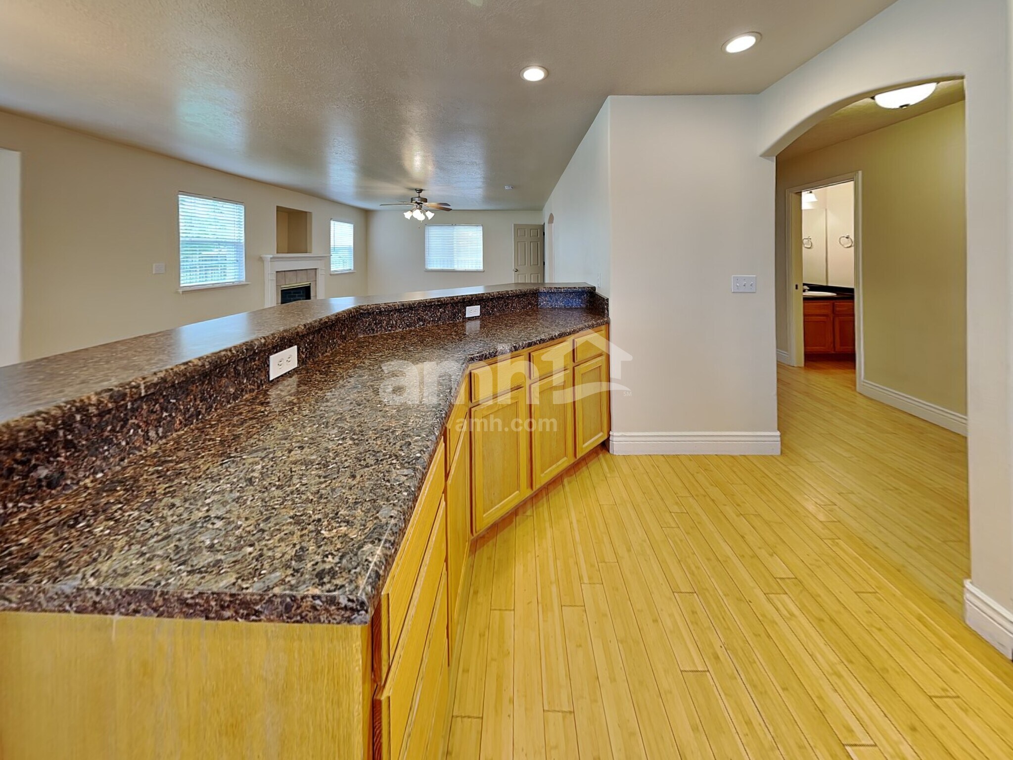 Building Photo - 10766 N Cypress