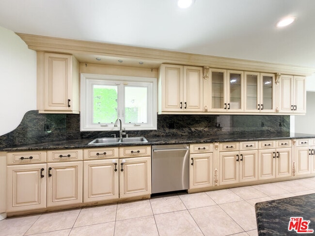 Building Photo - 1094 Garden Ln