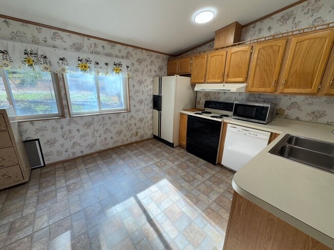 Building Photo - Comfortable 2-Bed, 1-Bath Home in Reed Point – RV Park Location