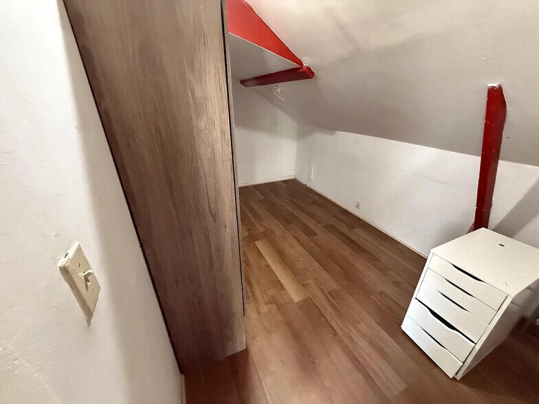 Building Photo - 1228 N Cleaver St