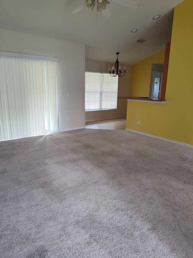 Building Photo - Inviting 3 Bedroom, 2 Bath Home in Desirab...