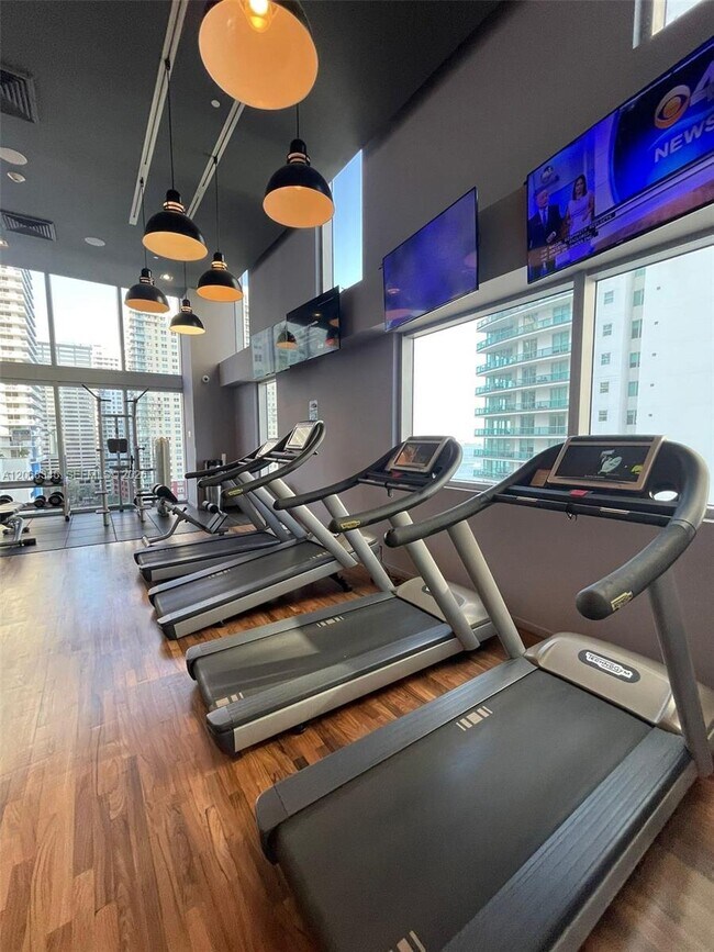 Building Photo - 1300 Brickell Bay Dr