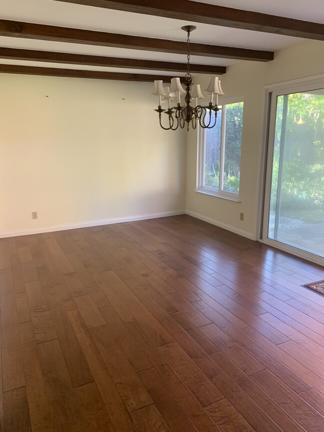 dining room - 5474 Berkeley Rd