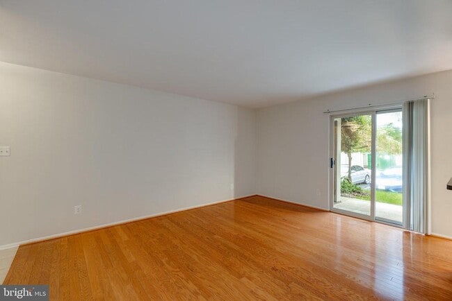 Building Photo - 1727 Ascot Way