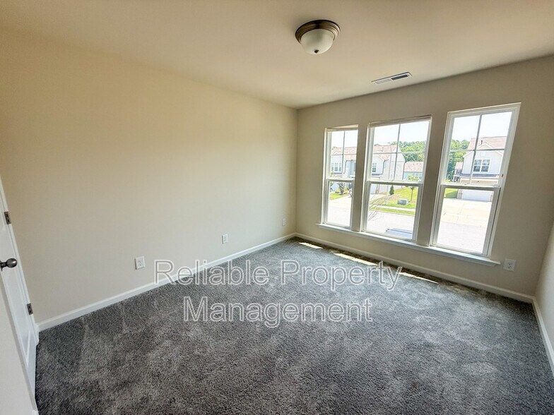 Building Photo - 261 White Oak Ridge Dr