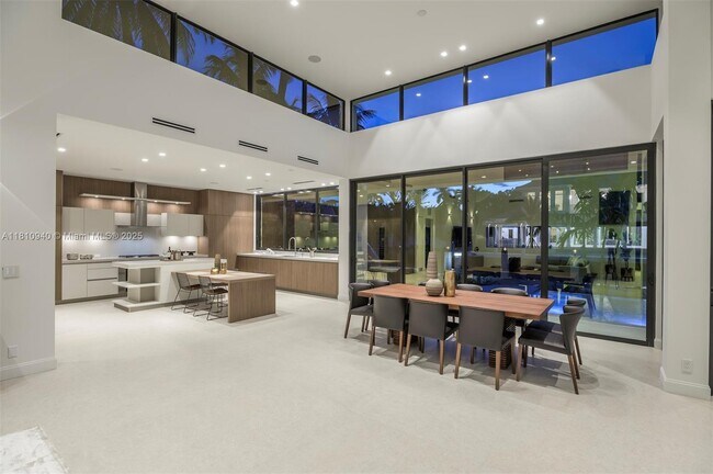 Building Photo - 401 Royal Plaza Dr