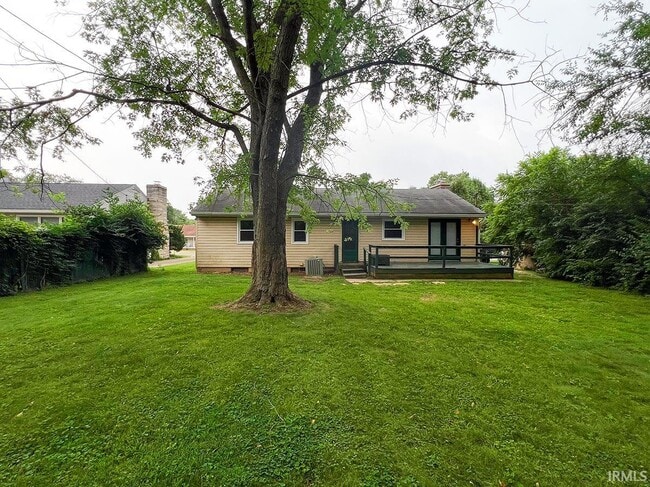 Building Photo - 2519 E 7th St