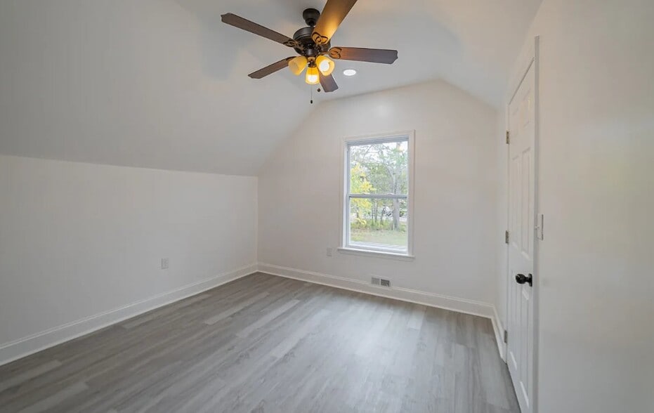 Building Photo - 825 Market St