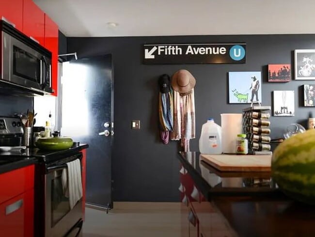 Building Photo - "Chic Urban Retreat: Spacious 1-Bedroom Apartment in the Heart of San Diego – 750 Sq Ft of Comfort!"