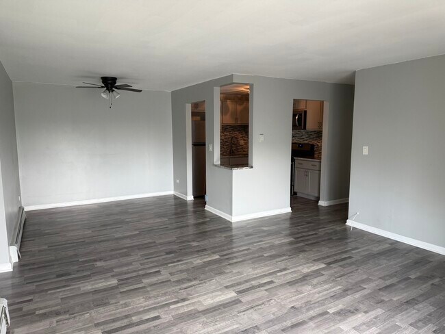 Building Photo - 16W470 Lake Dr