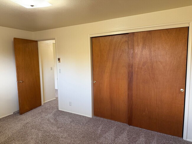 Building Photo - Nice single level 2 bedroom 1 bath house in Springfield!