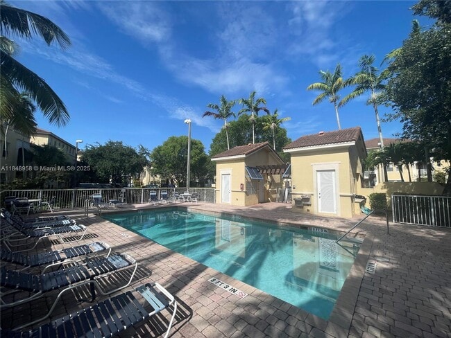 Building Photo - 160 Jacaranda Country Club Dr