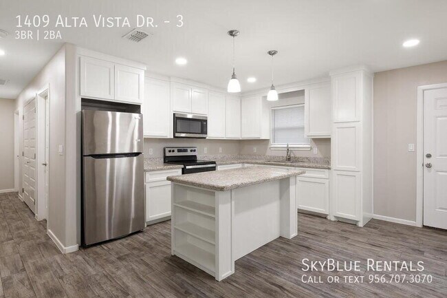 Building Photo - 1409 Alta Vista Dr